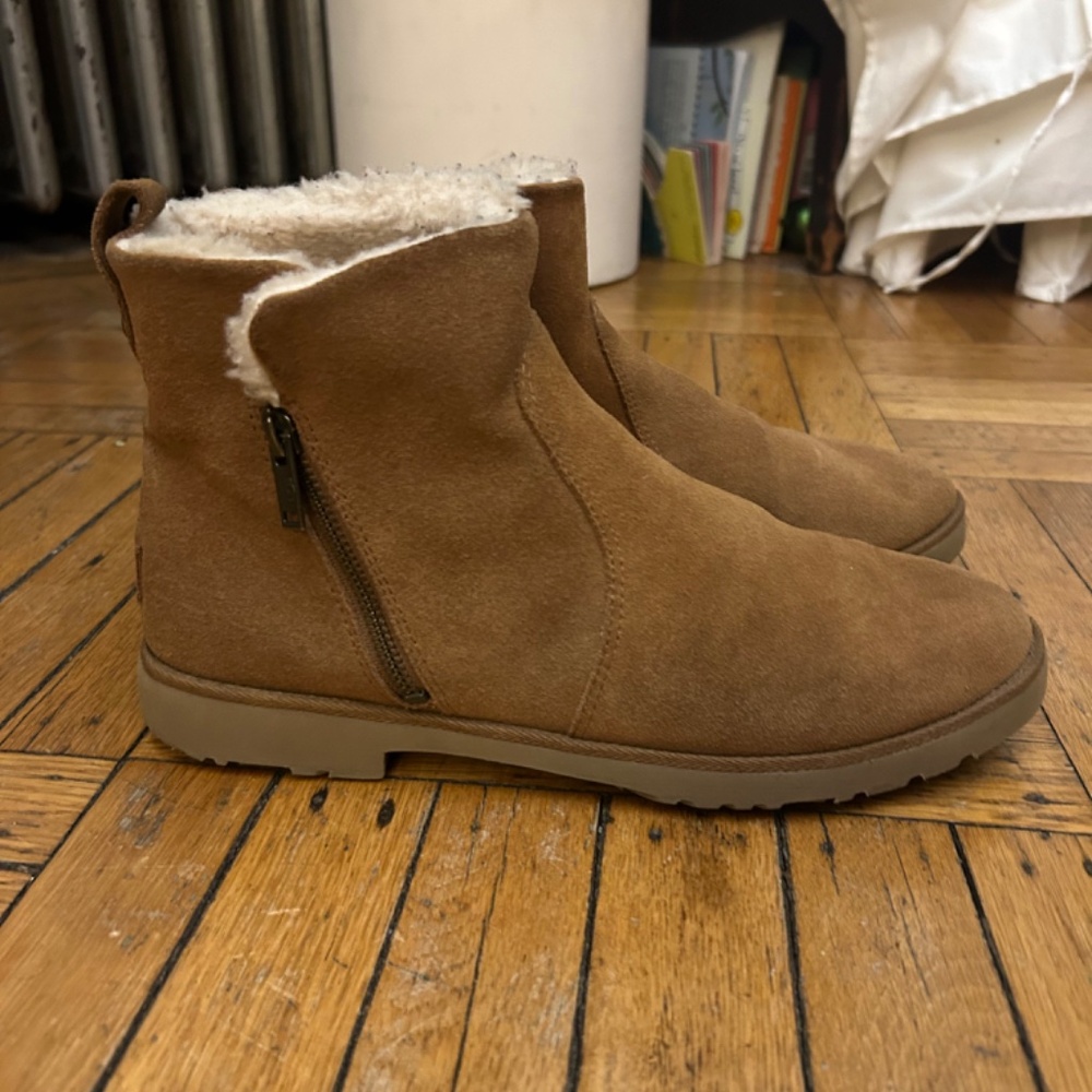 Very beautiful UGGS Boots Bottine light brown suede size 11 women/10 Men